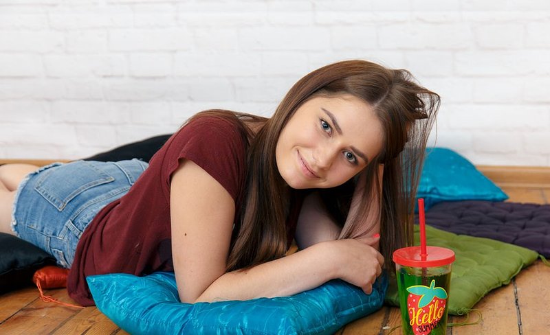 Лариса, 24